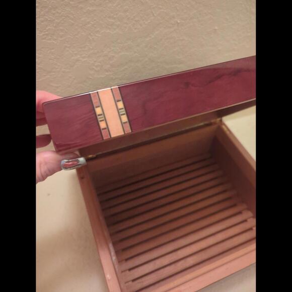 Cedar Wood Storage Box - Picture 3 of 9